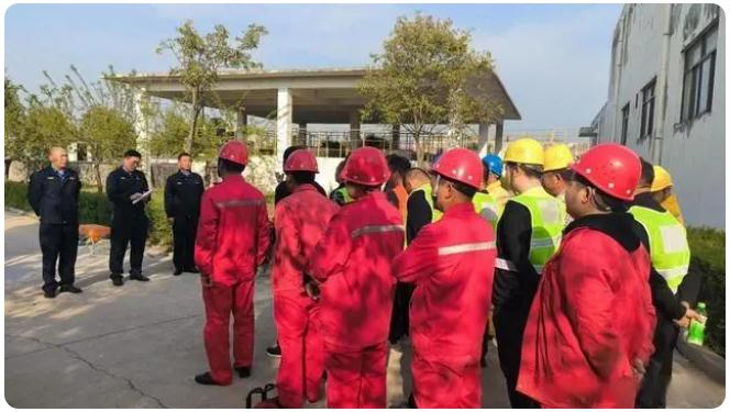 以“演”促戰(zhàn)!確山縣城管局開展地下有限空間作業(yè)應(yīng)急演練